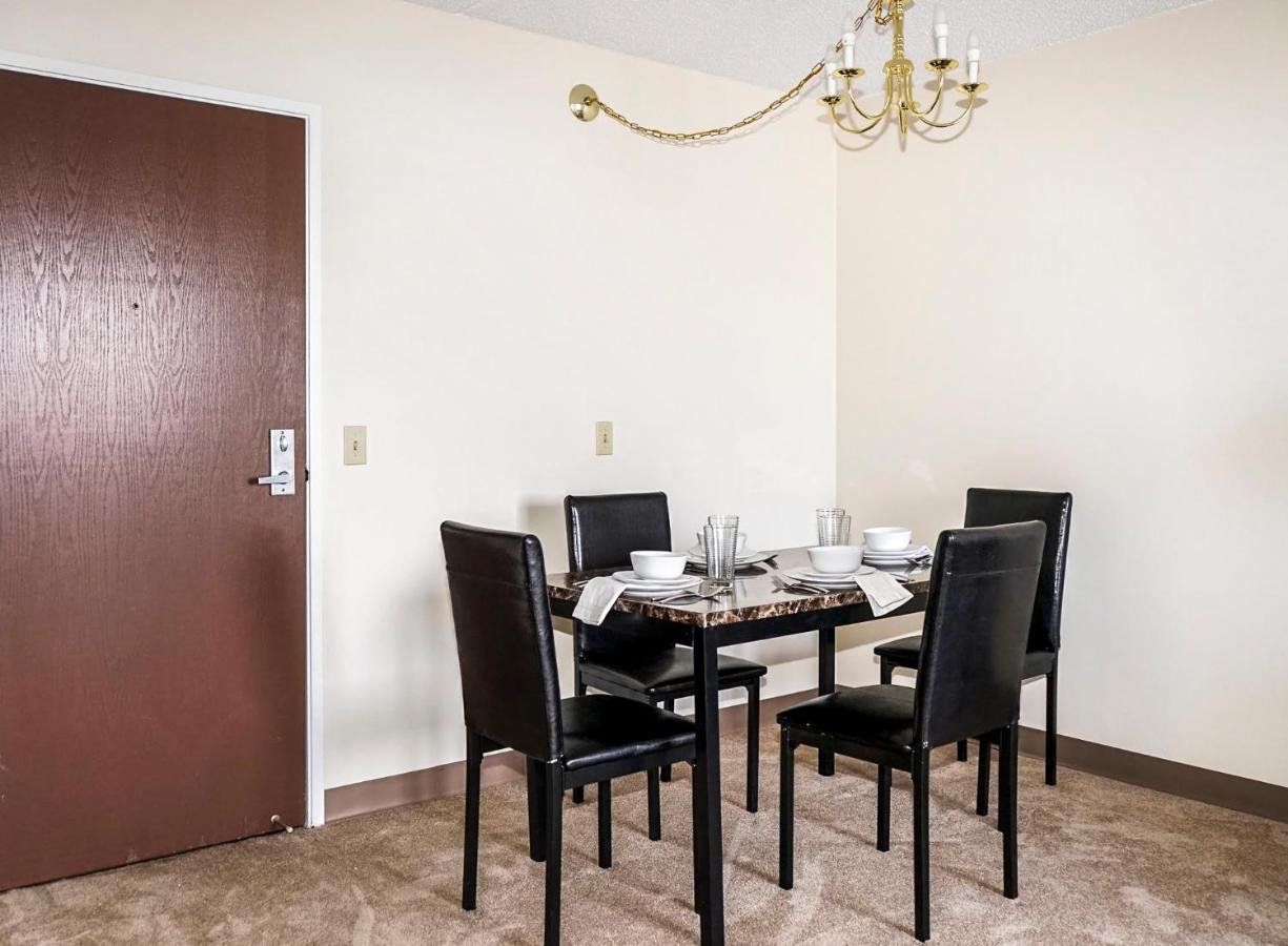 Short Term Rentals At The Park At Trowbridge Senior Community Southfield Exterior foto